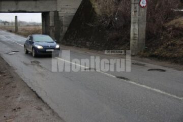 DN 2E a iesit plin de gropi din iarna