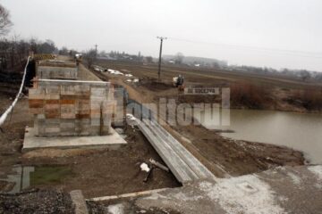 Construcția podului este finalizată în proporție de 60%