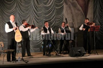 În spectacolul „Ce-am avut și ce-am pierdut”, Tudor Gheorghe a fost acompaniat de un taraf autentic