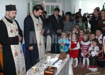Ieri a avut loc slujba de sfințire și inaugurarea oficială a Grădiniței “Licurici” din Fălticeni