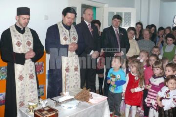 Ieri a avut loc slujba de sfințire și inaugurarea oficială a Grădiniței “Licurici” din Fălticeni