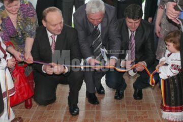 Ieri a avut loc slujba de sfințire și inaugurarea oficială a Grădiniței “Licurici” din Fălticeni