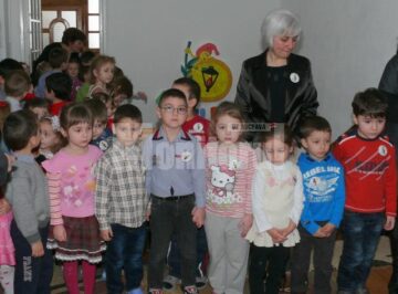 Ieri a avut loc slujba de sfințire și inaugurarea oficială a Grădiniței “Licurici” din Fălticeni