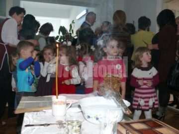 Ieri a avut loc slujba de sfințire și inaugurarea oficială a Grădiniței “Licurici” din Fălticeni