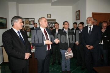 Inaugurarea cabinetului parlamentar al deputatului PNL de Suceava Radu Surugiu s-a făcut în prezența miniștrilor PNL Varujan Vosganian și Mihai Voicu