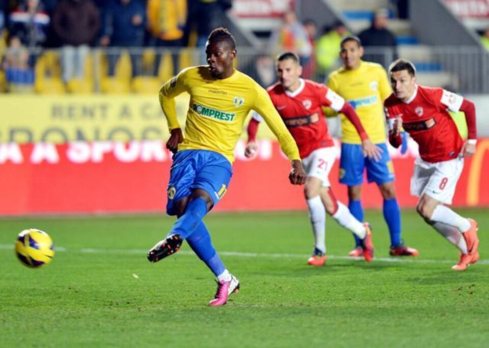 Jeremy Bokila, de la FC Petrolul, a marcat din penalty un gol. Foto: MEDIAFAX Jeremy Bokila, de la FC Petrolul, a marcat din penalty un gol. Foto: MEDIAFAX