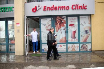 Denis și tatăl său vin în fiecare săptămână la Endermo Clinic