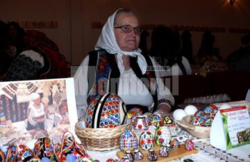 Încondeietorii de ouă din toată țara și turiști de pretutindeni și-au dat întâlnire la Ciocănești