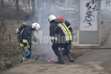 Focul a izbucnit de la o țigară aruncată în canal, care a aprins deșeurile din interior