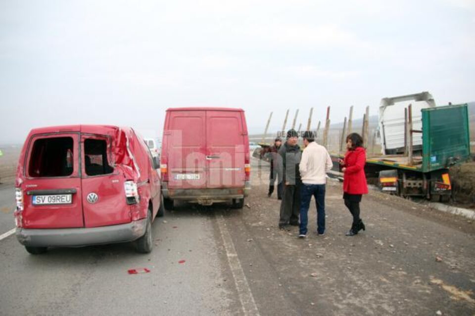 Accidentul putea avea consecințe mult mai grave, având în vedere că un vehicul de mare tonaj a fost scăpat de sub control și putea lovi în plin mai multe autoturisme aflate în zonă