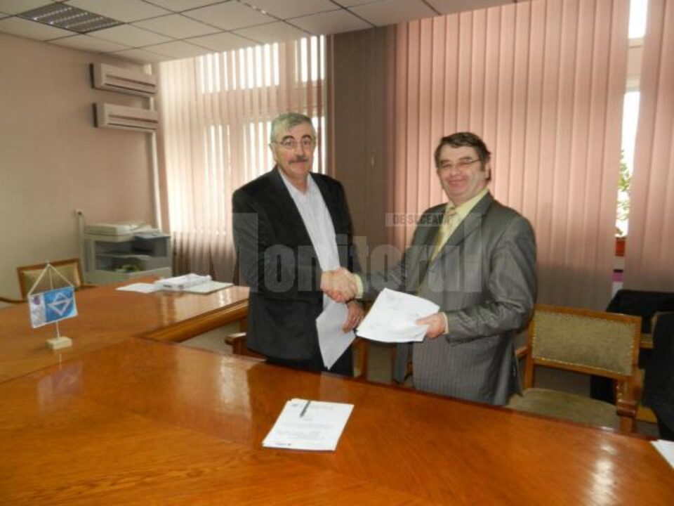 Directorul general al Loial Impex, Ioan Brăescu (stânga), a participat marți la semnarea contractului cu reprezentanții Universității Tehnice Gh. Asachi din Iași Directorul general al Loial Impex, Ioan Brăescu (stânga), a participat marți la semnarea contractului cu reprezentanții Universității Tehnice Gh. Asachi din Iași