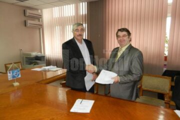 Directorul general al Loial Impex, Ioan Brăescu (stânga), a participat marți la semnarea contractului cu reprezentanții Universității Tehnice Gh. Asachi din Iași Directorul general al Loial Impex, Ioan Brăescu (stânga), a participat marți la semnarea contractului cu reprezentanții Universității Tehnice Gh. Asachi din Iași