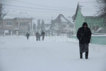 Iarna se întoarce în județ după numai câteva zile de primăvară