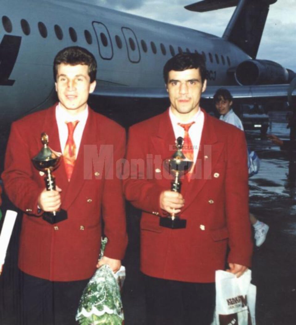 Vasile Nistor (stânga), alături de Marcelică Tudoriu, la revenirea în România după succesul de la Europenele din Suedia Vasile Nistor (stânga), alături de Marcelică Tudoriu, la revenirea în România după succesul de la Europenele din Suedia