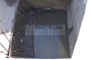 Bebelușul a fost aruncat viu în canal și înecat de apele menajare