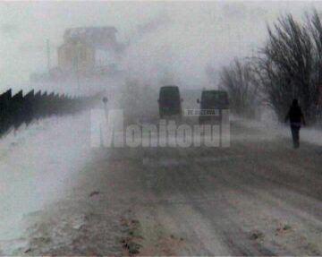 Ninsoarea abundentă și viscolul au dat peste cap traficul rutier, ieri fiind cea mai grea zi de iarnă din acest sezon
