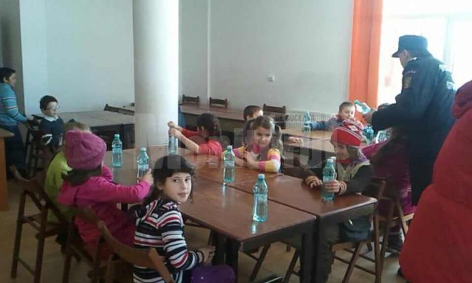15 copii veniți în excursie la Suceava și-au petrecut noaptea în Căminul Cultural din Grănicești