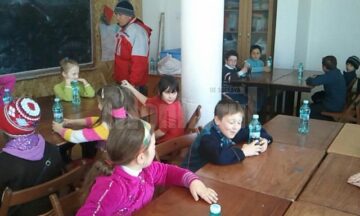15 copii veniți în excursie la Suceava și-au petrecut noaptea în Căminul Cultural din Grănicești