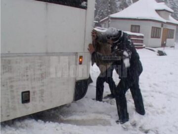 Ninsoarea abundentă și viscolul au dat peste cap traficul rutier, ieri fiind cea mai grea zi de iarnă din acest sezon