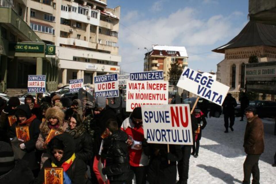 Marșul împotriva avortului a început din fața bisericii Sf. Dumitru și a continuat până la Spitalul Județean