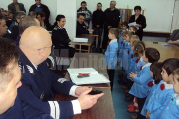 Copiii de la Grădinița “Lizuca” au fost ieri în vizită la Poliția Fălticeni