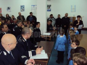 Copiii de la Grădinița “Lizuca” au fost ieri în vizită la Poliția Fălticeni