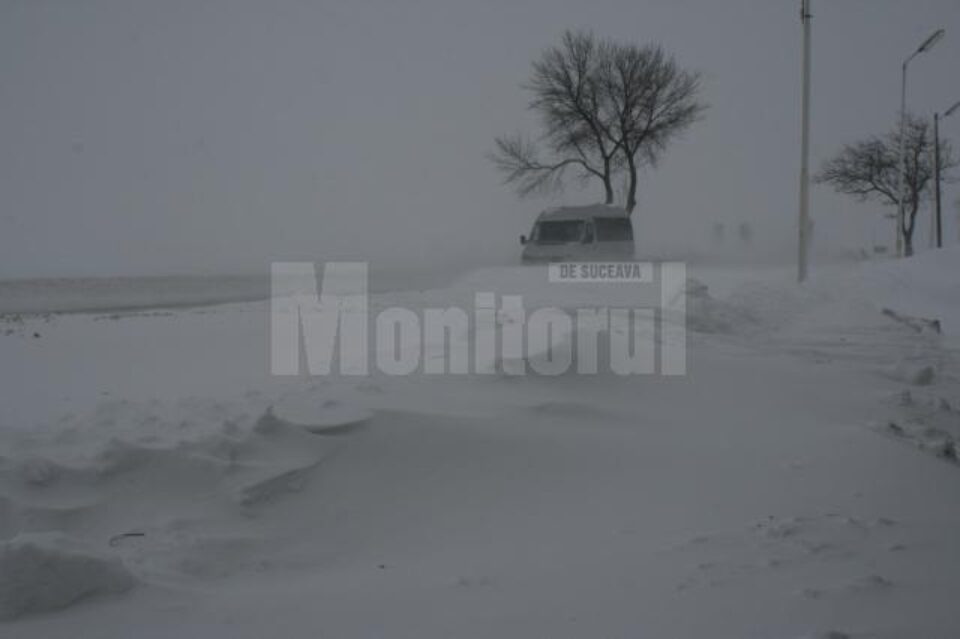 Două drumuri județene au fost închise din cauza vântului
