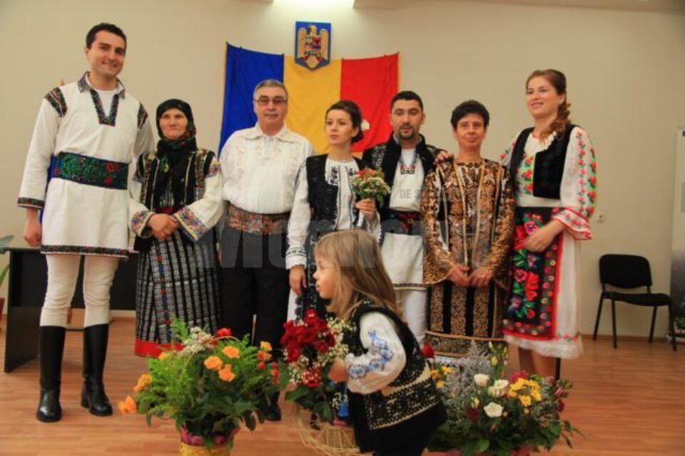 Nunta care a îmbinat tradiții populare din aproape întreaga țară