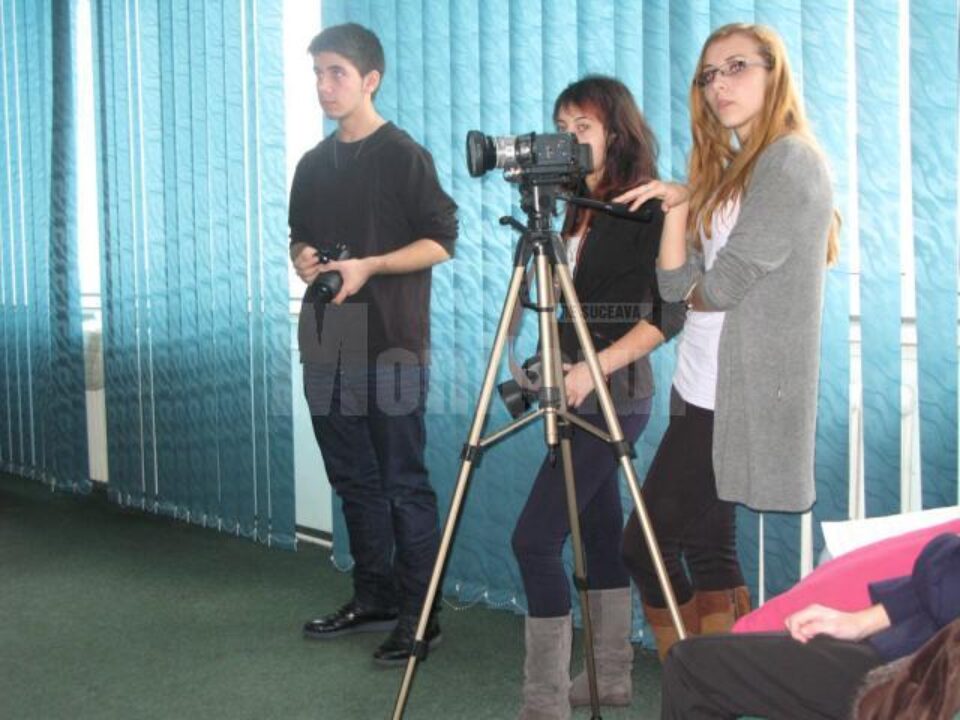 121 de lucrări din 26 de județe, înscrise în Concursul „Condei de jurnalist”, organizat de Colegiul „Mihai Eminescu”