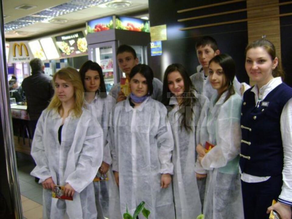 Job Shadow Day, la Mc Donald's Suceava, în 2011