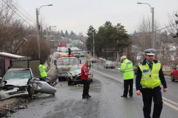 Două mașini s-au făcut zob, sâmbătă dimineață, pe Calea Unirii