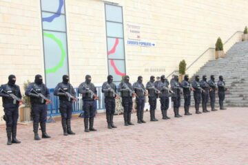 Jandarmeria a organizat un adevărat spectacol la Iulius Mall, prezentându-și tehnica de luptă
