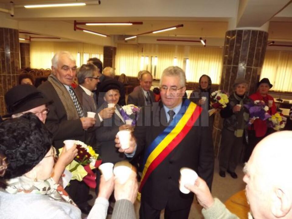 Sucevenii care au împlinit 50 de ani de căsătorie în primul trimestru al anului, felicitați de primarul Ion Lungu