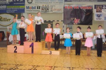 Sute de dansatori sportivi, din 11 județe, au participat la Festivalul Național de Dans Sportiv, organizat la Suceava. Foto: Alex SOFIAN