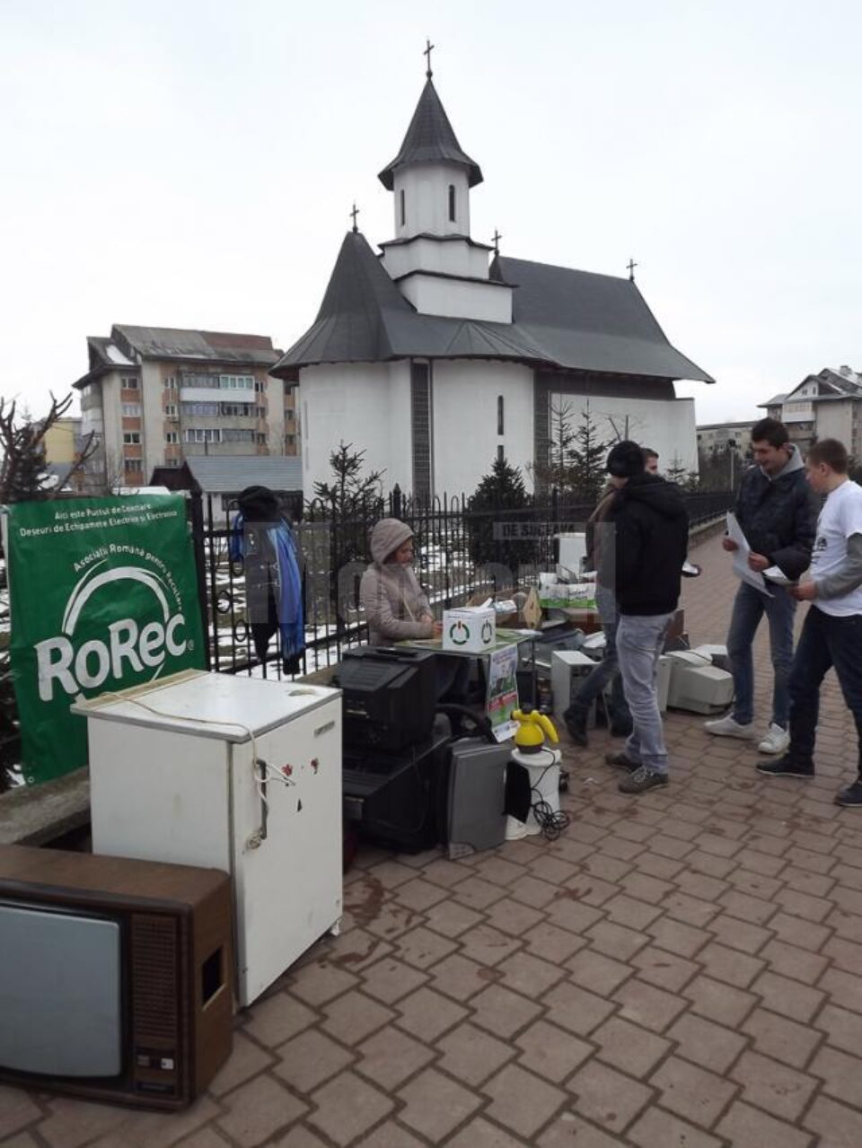 Sute de aparate electrocasnice uzate au fost aduse de suceveni la centrele de colectare