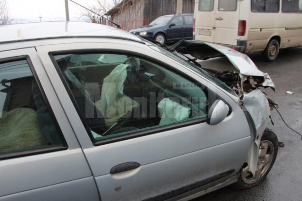 Două mașini s-au făcut zob, sâmbătă dimineață, pe Calea Unirii