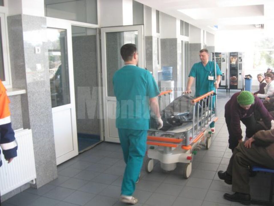 La spital, tânărul a mai trăit până în noaptea de sâmbătă spre duminică, la ora 2.30, când a fost declarat decedat