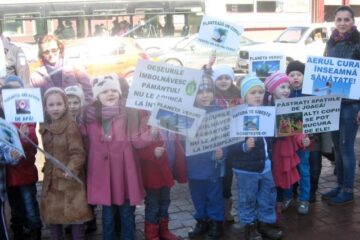 Peste trei sute de copii au participat la un marș pentru un oraș mai curat