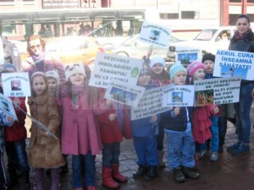 Peste trei sute de copii au participat la un marș pentru un oraș mai curat