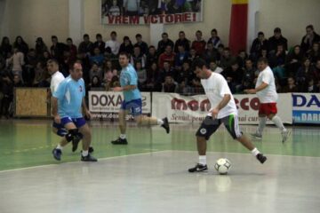 Meciul fostelor glorii fotbalistice sucevene cu profesorii de la LPS s-a dovedit unul extrem de atractiv
