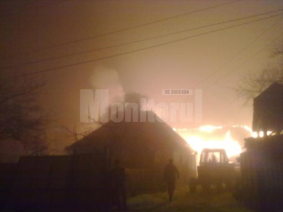 Incendiul s-a extins cu mare repeziciune