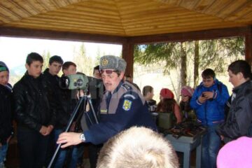 Elevilor le-au fost prezentate tehnica și mijloacele folosite de polițiștii de frontieră
