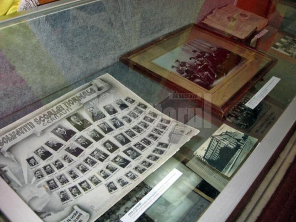 Expoziția Școli și școlari