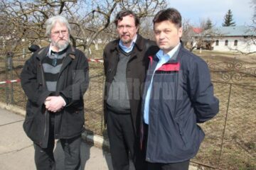 Arhitectul Viorel Blanaru, arheologul Ion Mares si agentul principal Cristi Padurariu