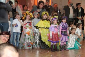 Parada costumelor „eco” a adus vibrația naturii la Shopping City Suceava