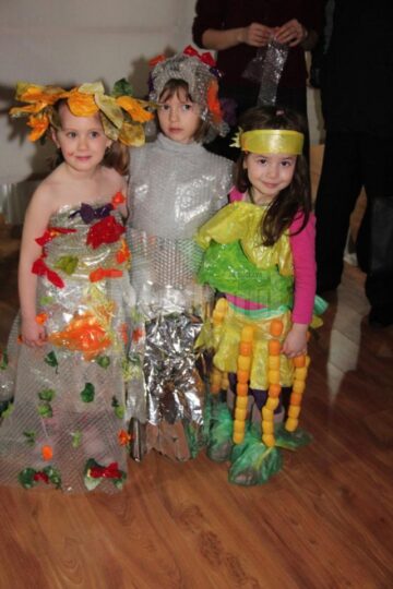 Parada costumelor „eco” a adus vibrația naturii la Shopping City Suceava