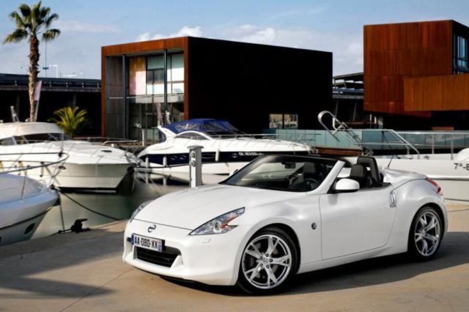 Nissan 370Z roadster, cu alură de sportiv