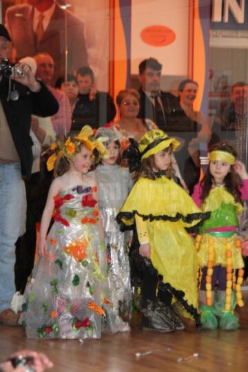 Parada costumelor „eco” a adus vibrația naturii la Shopping City Suceava