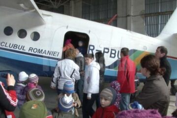 Pentru cei mai mulți dintre elevi, vizita la Aeroportul Suceava a fost o premieră