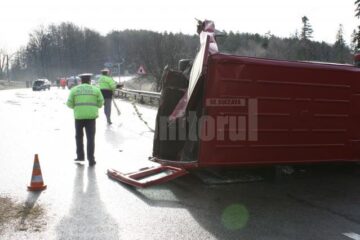 cele două mașini implicate